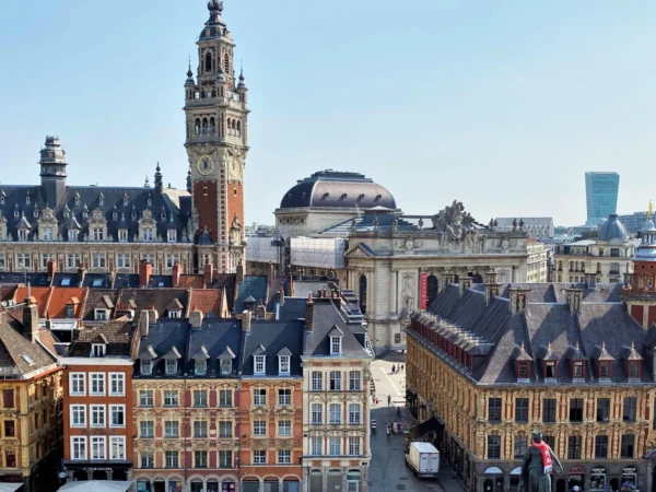Photographie panoramique sur la Grand Place de Lille.