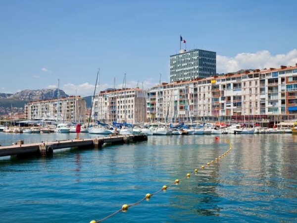 Photographie du port de Toulon.